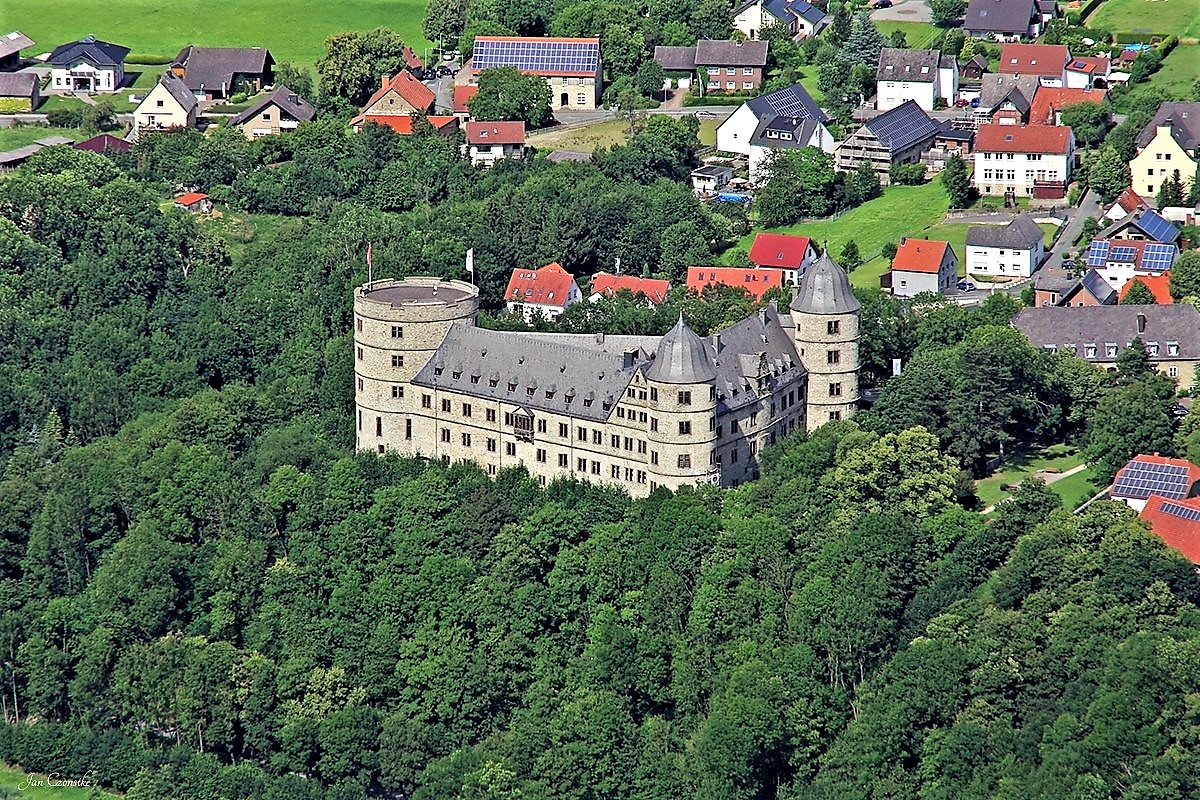 Замок гиммлера вевельсбург фото